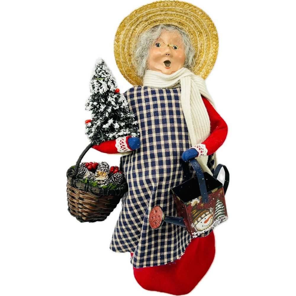 Byers Choice Caroler GARDENING MRS. CLAUS Watering‎ Can Tree Pine Cones 2010